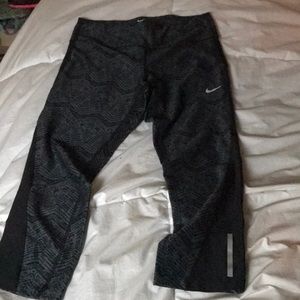 Nike Cropped Athletic Leggings